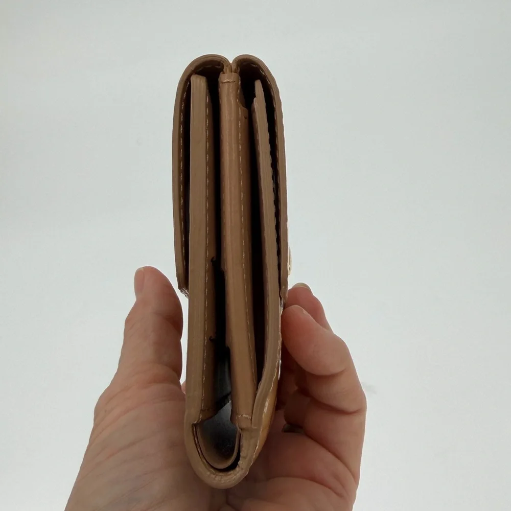 LV Elise Latte Vernis Compact Wallet Rare Color in Excellent Condition. - Picture 6 of 15